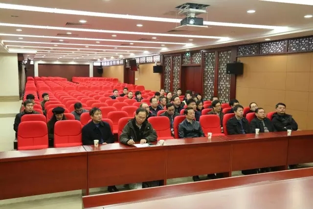 江蘇省中醫(yī)藥學(xué)會(huì)百余位專家老師參觀訪問(wèn)李良濟(jì)(圖4) 江蘇省中醫(yī)藥學(xué)會(huì)百余位專家老師參觀訪問(wèn)李良濟(jì)(圖4)